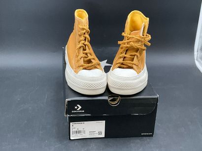 CONVERSE, modèle CHUCK TAYLOR ALL STAR,pointure...