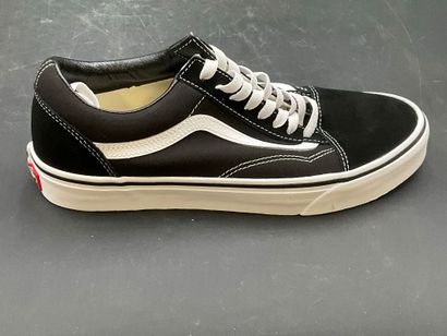 VANS,modèle OLD SKOOL, pointure 42, paire...