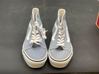VANS,modèle SK8, pointure 39, paire de baskets...