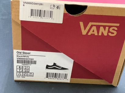 VANS,modèle OLD SKOOL, pointure 38, paire...
