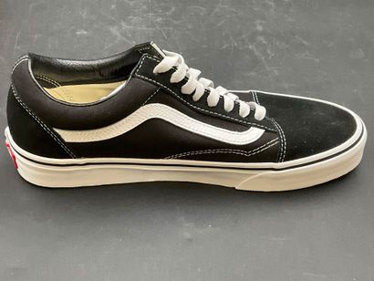 VANS,modèle OLD SKOOL, pointure 42, paire...
