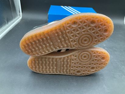 ADIDAS, modèle SAMBAE W,pointure 37,5, paire...
