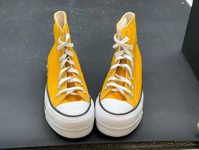 CONVERSE, modèle CHUCK TAYLOR ALL STAR, pointure...