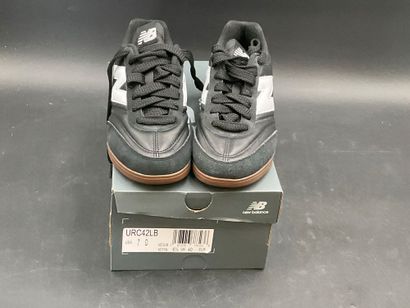 NEW BALANCE, modèle RC42, pointure 40,paire...