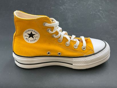 CONVERSE, modèle CHUCK TAYLOR ALL STAR, pointure...