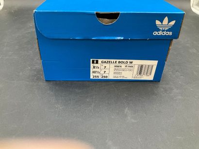 ADIDAS, modèle GAZELLE BOLD W,pointure 40,5,paire...