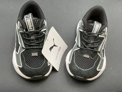 Lot de deux paires de baskets PUMA, modèle...