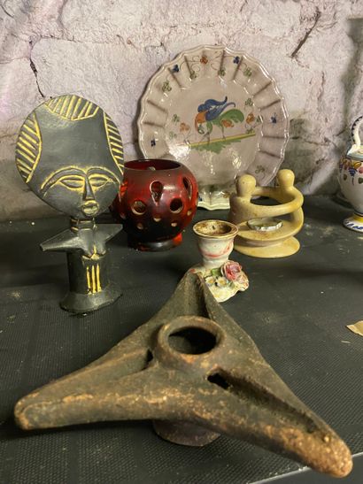Lot varia de 11 divers bibelots et ou souvenirs...