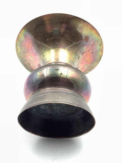 Vase ou brûle-parfums en bronze et laiton...