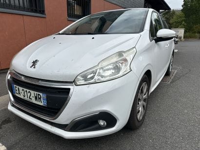 PEUGEOT 208 Immatriculée : EA-312-WR 
Phase...