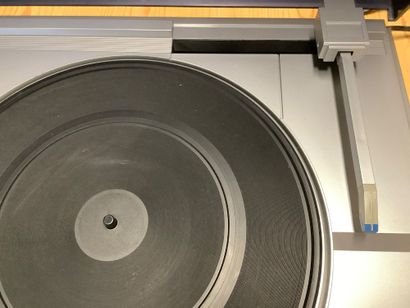 Regroupement de 2 platines disque vinyle.
-...