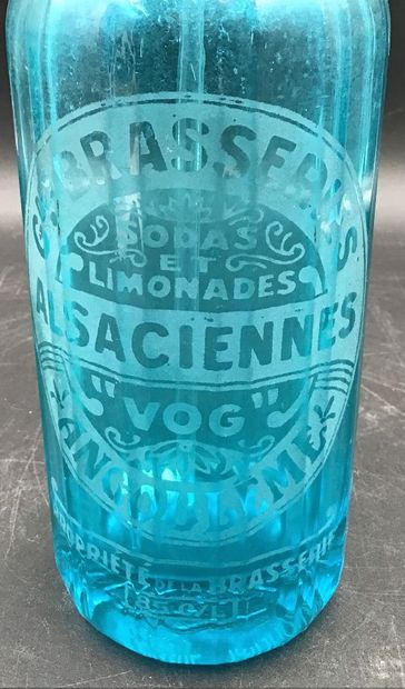 Siphon à eau de Seltz en ouraline bleue turquoise.
«Desgrandes...