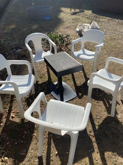 Lot de 5 fauteuils en PVC blanc «CAPISA»...