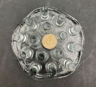 chauffe plat en verre moulé massif. 
D:20cm...