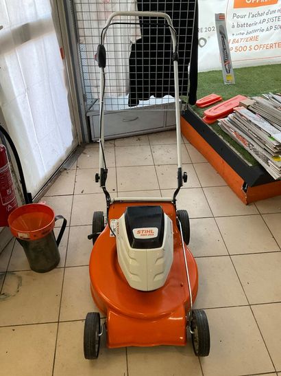 Tondeuse électriques neuve STIHL, modèle...