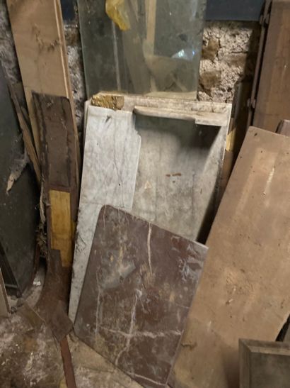 Dans une dépendance au rez de chaussée, facile...
