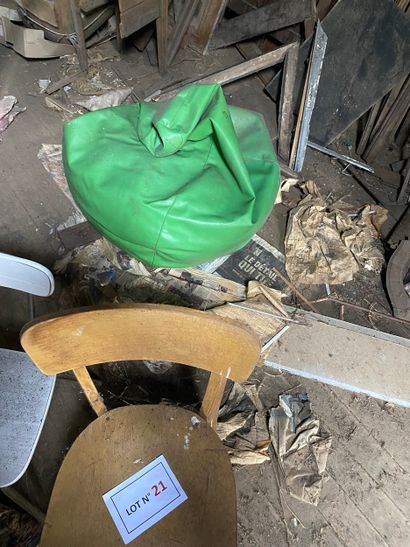 Grenier Gauche: Accès réduit (Photo). Lot...