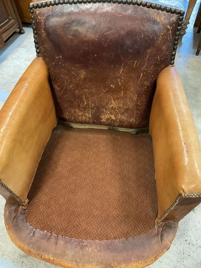 Fauteuil Club en cuir, usures et accidents....