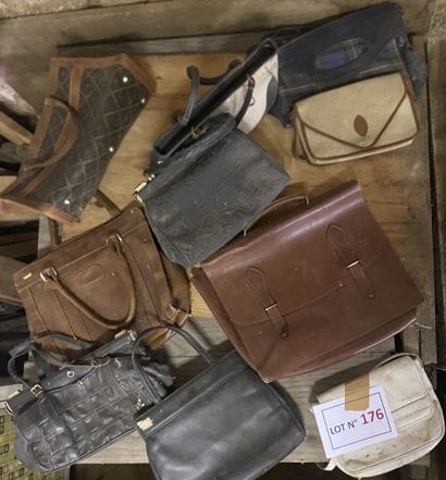 Lot de 7 sacs à main dt vintage, deux sacs...