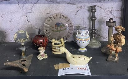 Lot varia de 11 divers bibelots et ou souvenirs...