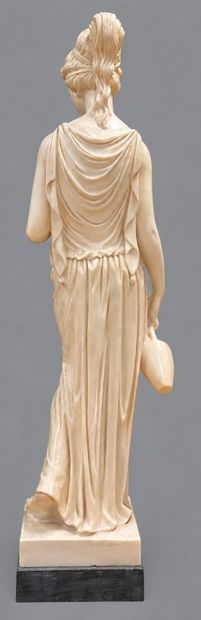 Statuette en résine représentant une déesse...