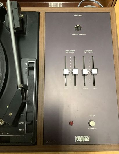 Regroupement de 2 platines disque vinyle.
-...