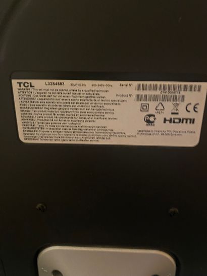 Lot comprenant Téléviseur avec écran de 80...