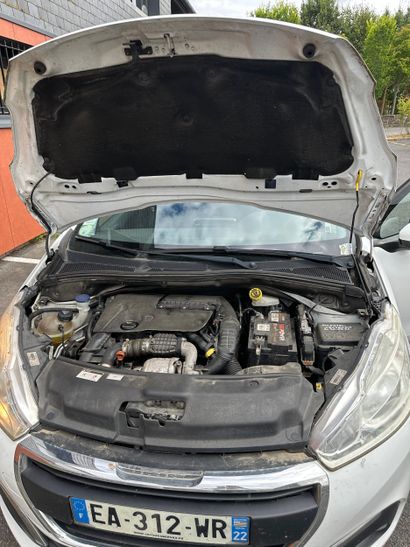 PEUGEOT 208 Immatriculée : EA-312-WR 
Phase...