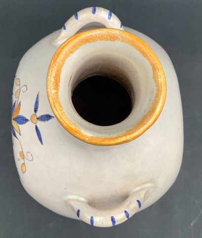 Grande gourde ou pichet en faïence aux formes...