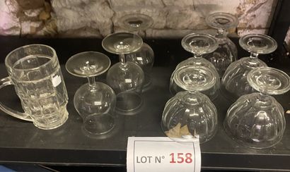 Lot de diverses verreries de toutes tailles,époques...