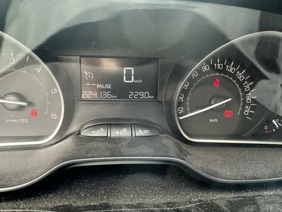 PEUGEOT 208 Immatriculée : EA-312-WR 
Phase...