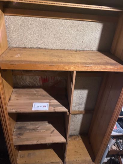 Grande Étagère Shop en pin et en l’état d’usage...