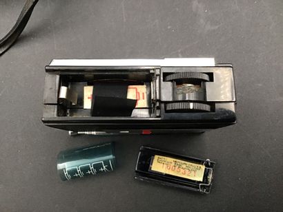 2 postes de radio portatif et appareil photo...
