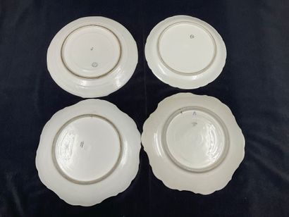 Manette de 18 assiettes dont 8 sur le thème...