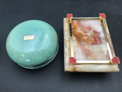 8 bonbonnières et boite à bijoux, verre,...