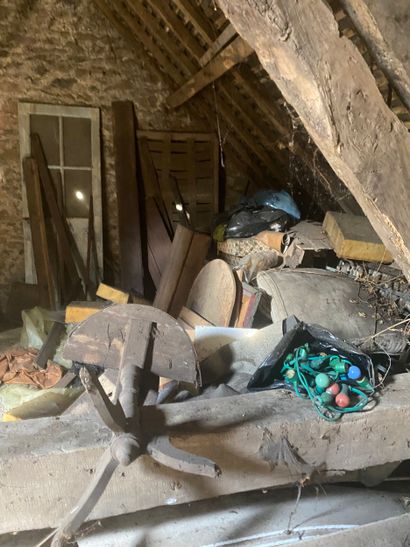 Grenier Gauche: Accès réduit (Photo). Lot...