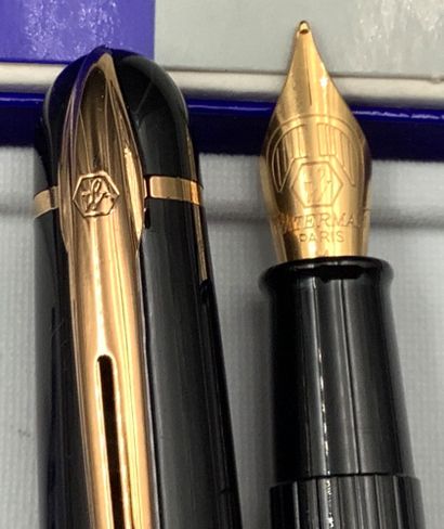 Un coffret Waterman comprenant un stylo plume...