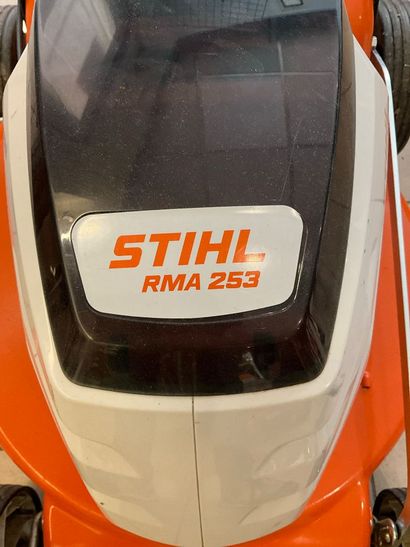 Tondeuse électriques neuve STIHL, modèle...