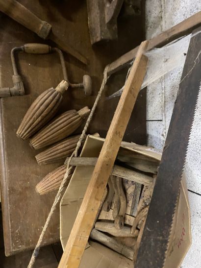 Important ensemble d’outils de menuisier...