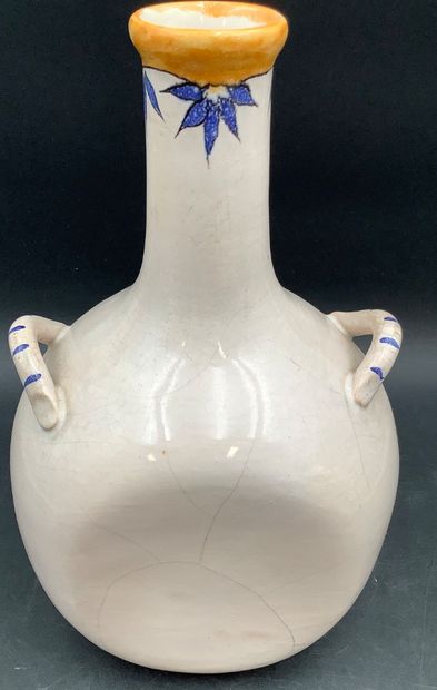 Grande gourde ou pichet en faïence aux formes...