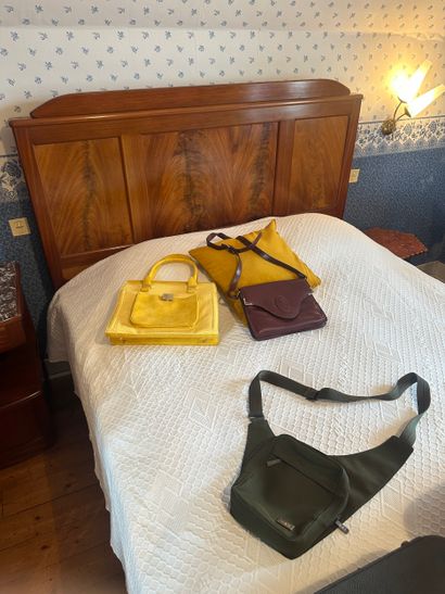 Vente en 1 lot comprenant 3 chambres et 1...