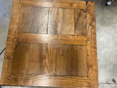 Table de jeux en bois naturel verni, 4 tiroirs...