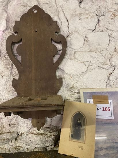 Lot d’un porte fontaine d’applique et en...