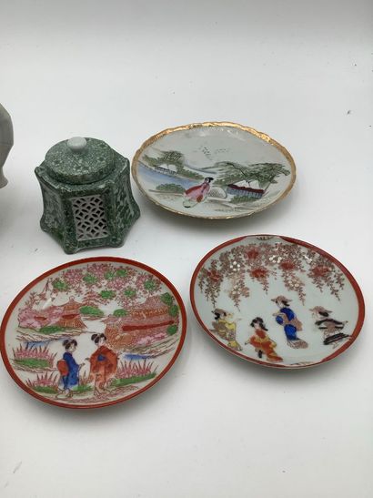 Manette divers objets en faïence style Asiatique...