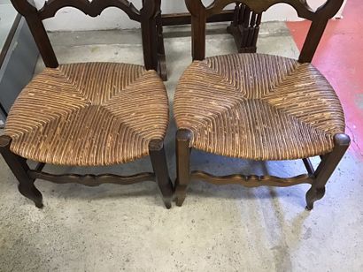 3 tables gigognes, pieds fuseaux et 2 chaises...