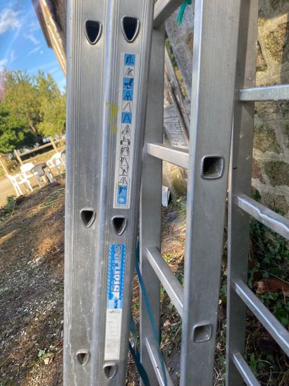 Lot de 3 échelles Alu dt une double «Starline»...
