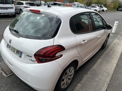 PEUGEOT 208 Immatriculée : EA-312-WR 
Phase...