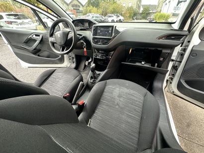 PEUGEOT 208 Immatriculée : EA-312-WR 
Phase...