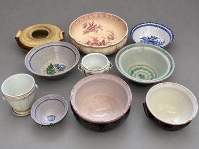 Manette de céramiques et porcelaine dont...