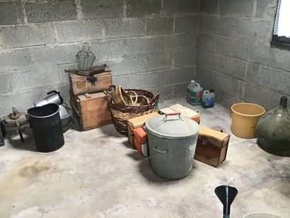 Vente en un lot du mobilier d'une maison...